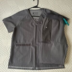 FIGS GRAPHITE SMALL Limited edition top with SMALL Limited edition pants.